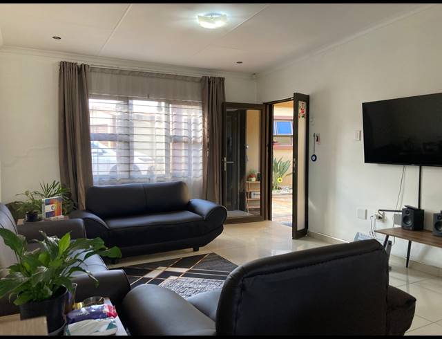 3 BEDROOM TOWNHOUSE FOR SALE IN LIEFDE EN VREDE
